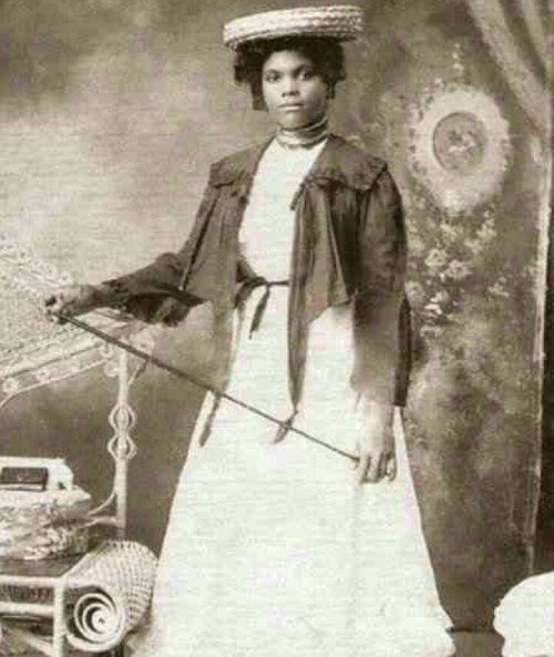 mama-macabre:Beautiful black women of the Victorian era. Many of these photos were taken while slave