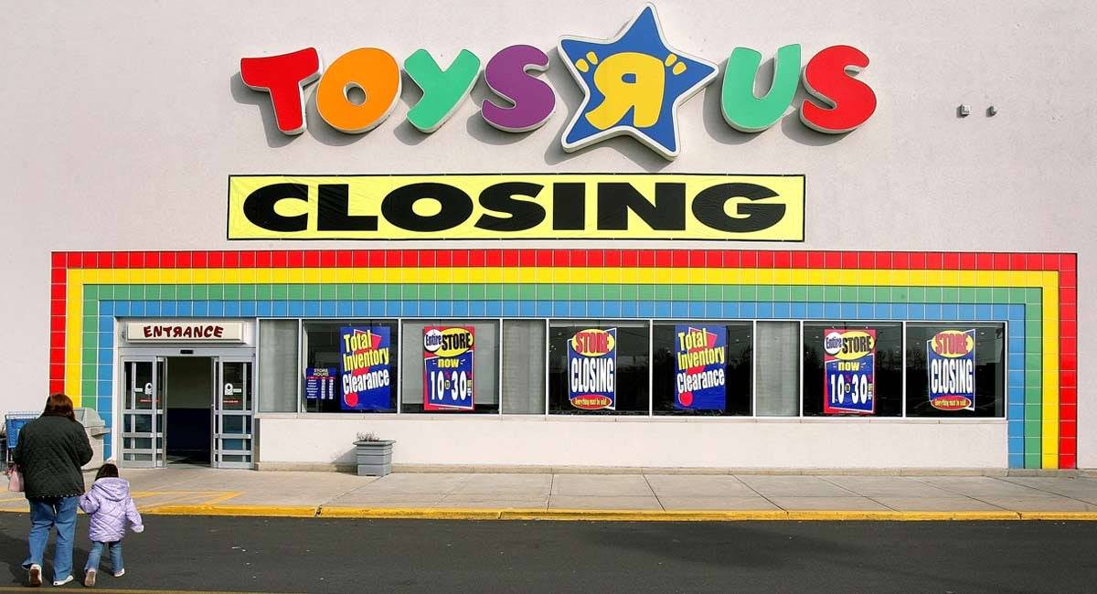 retrogamingblog:Toys R Us is closing all stores after 60 years in business our childhood