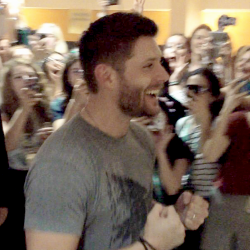 thebreakfastpanel:  Jensen | Crowd singing