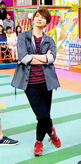 supercess:VS Arashi 2015.02.05┗ That’s a stylish way to stand~ ≧ω≦