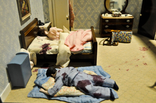 truecrimecarnage:  Close ups from self-taught criminologist Frances Glessner Lee’s crime scene dioramas, ‘Nutshell Studies of Unexplained Death’.  Created throughout the 1940s and 50s, these miniature models came complete with working lights, doors
