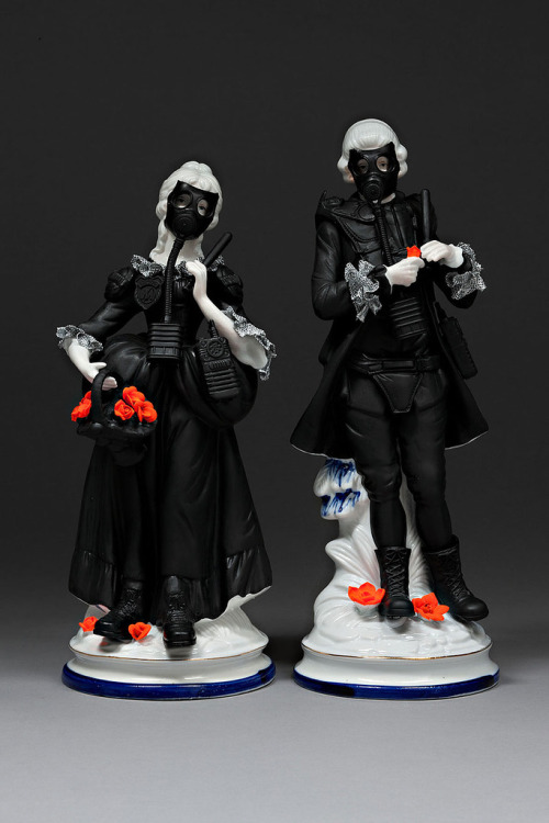 gasmaskcommunity: Porcelain figures by Penny Byrne