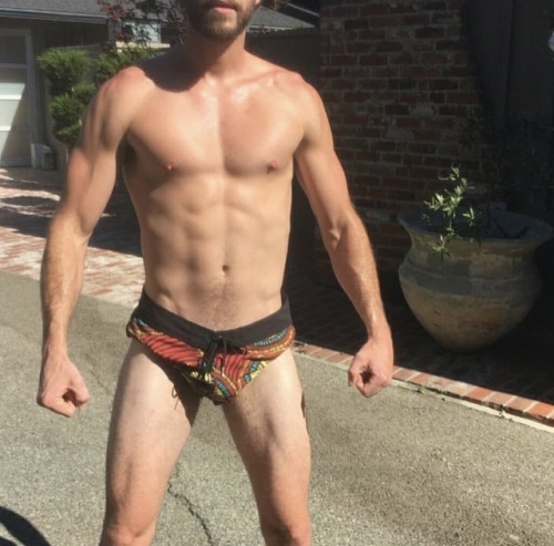 celebritybodybuge:  Liam Hemsworth porn pictures