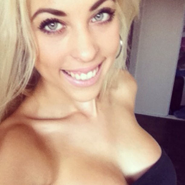 amateur-implant-pics:  renee gangell  thebimboblogring:  ♥U Kn0w U Want it ♥Surgically