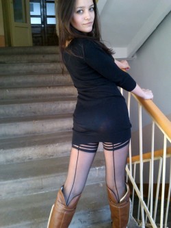 dailynylon:  thepantyhosetights:  More #pantyhose