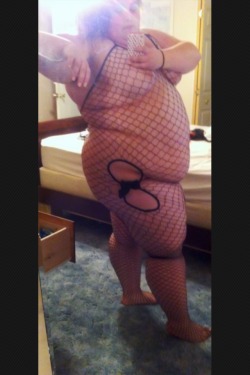 bbwnaenae:  Fishnets(;  Oh girl!!!!!