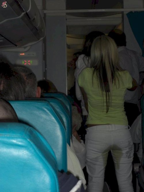 wettingcaptions:  Kelli was trapped in her seat for hours while the plane was going through turbulen