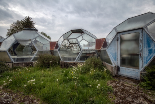 urbanrelicsphotography:MISSION TO MARSThese special “dome greenhouses” are located in a far corner o