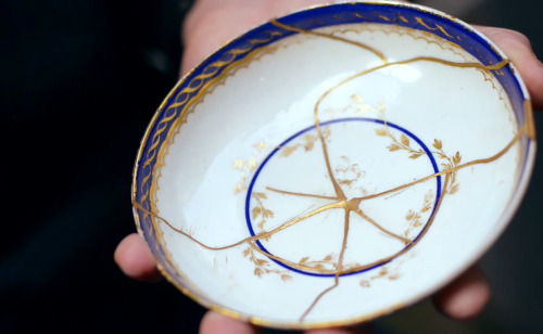 Kintsugi objectsKintsugi (golden joinery) or Kintsukuroi (golden repair) is the Japanese art of repa