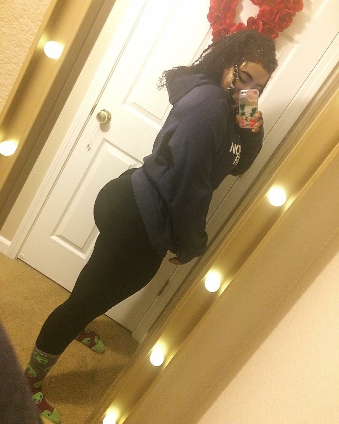 bruh-in-law:  Raychiel  Fat ass booty