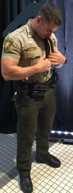 policecorps:  dehnerboot: hotuniformedmen: Such a hot man in uniform, wouldn’t mind dating a hot guy like this!!  I feel like violating some kind of law right now…   Never get tired of seeing this guy