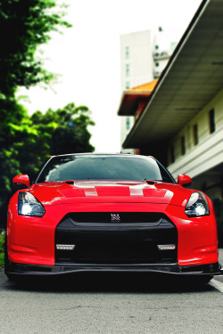 italian-luxury:Godzilla | Nissan GTR
