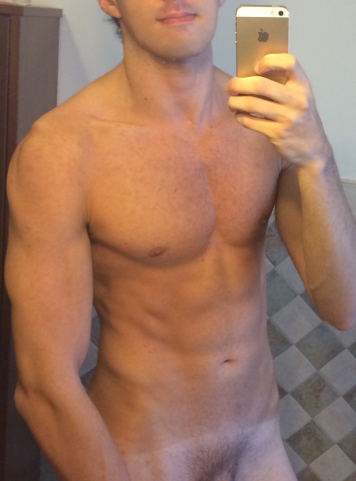 bahamvt:  yup i’m naked again