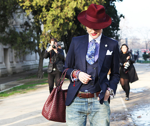 suitupweird:Inspiration | Women In Menswear | Wear It WeirdWow, incrível!Inspirador de se ver!Wow. A