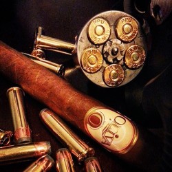 cigars-and-guns:  by @clownisola #Cigarsandguns