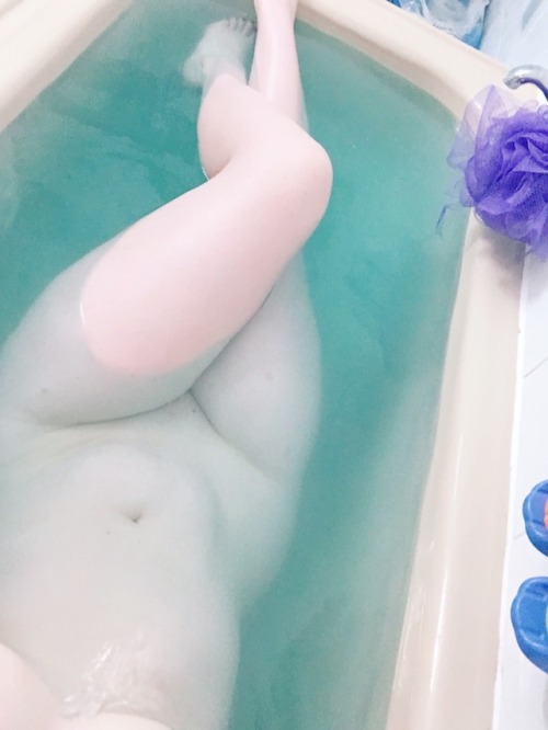 samypantha:   Sexy morning bath time! Lush adult photos