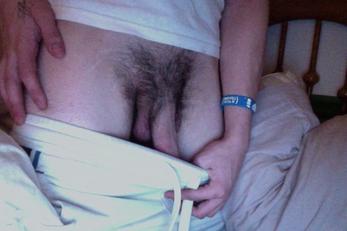 mundodoshomens: I have been horny all fucking night. 