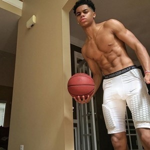 fuckyoustevepena:  Major VPL from future basketball start Deven Hubbard