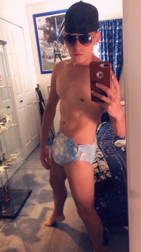 yobnor:  russkiy24:  Back in the swing of things   Lovely to see a boy so well diapered