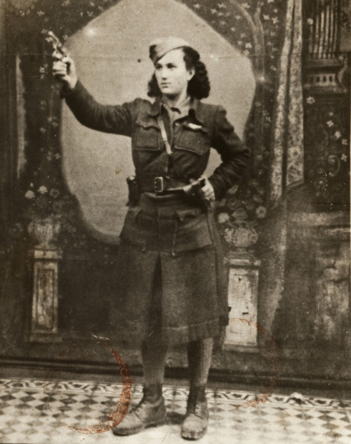 Kapetanissa Sarika (Sara Yeshua), partisan leader of the women’s platoon of the Greek People’s