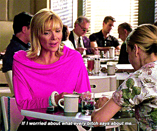 SEX AND THE CITY ( 1998 - 2004 ) ↳ Season 5 Episode 6