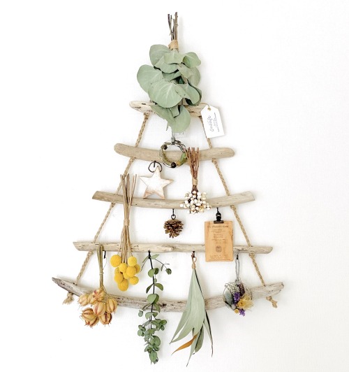 Fancy wall Christmas tree ideas.