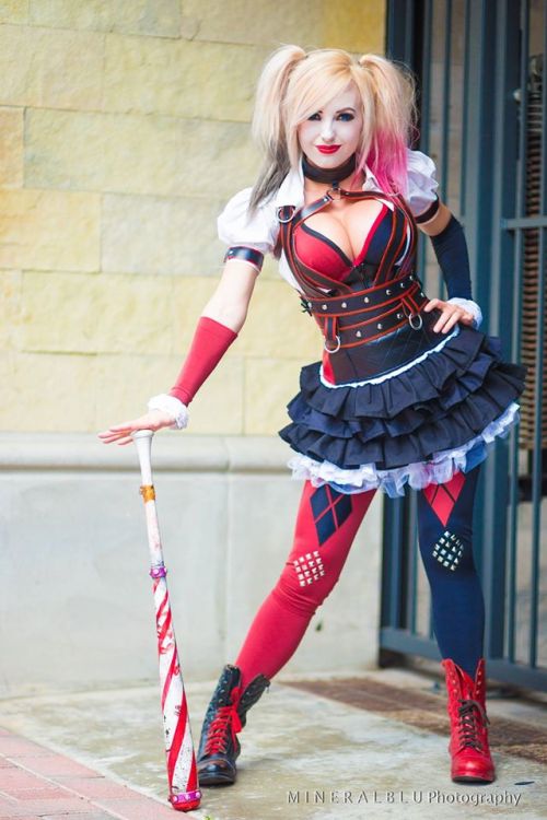 kamikame-cosplay:  Mineralblu Photography with Jessica Nigri as Harley Quinn at San Diego Comic-Con International 2014. 
