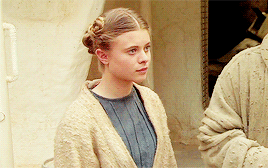 reyskyvalker:“Aunt Beru, the wife of Owen Lars, raised Luke Skywalker as her own after his mother di
