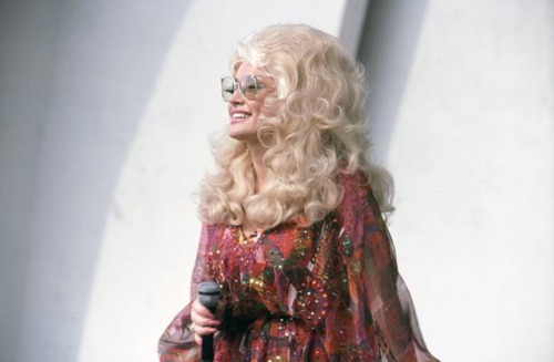 twixnmix: Dolly Parton performing in Detroit, September 1977.