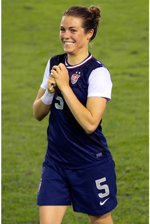 inlovewiththeuswnt:  Why does Kelley look like she just stole some random squirrel’s