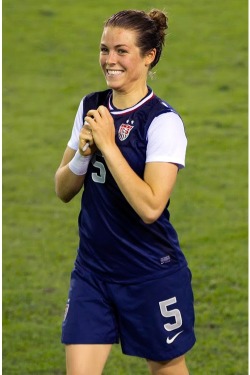 inlovewiththeuswnt:  Why does Kelley look like she just stole some random squirrel’s acorns?