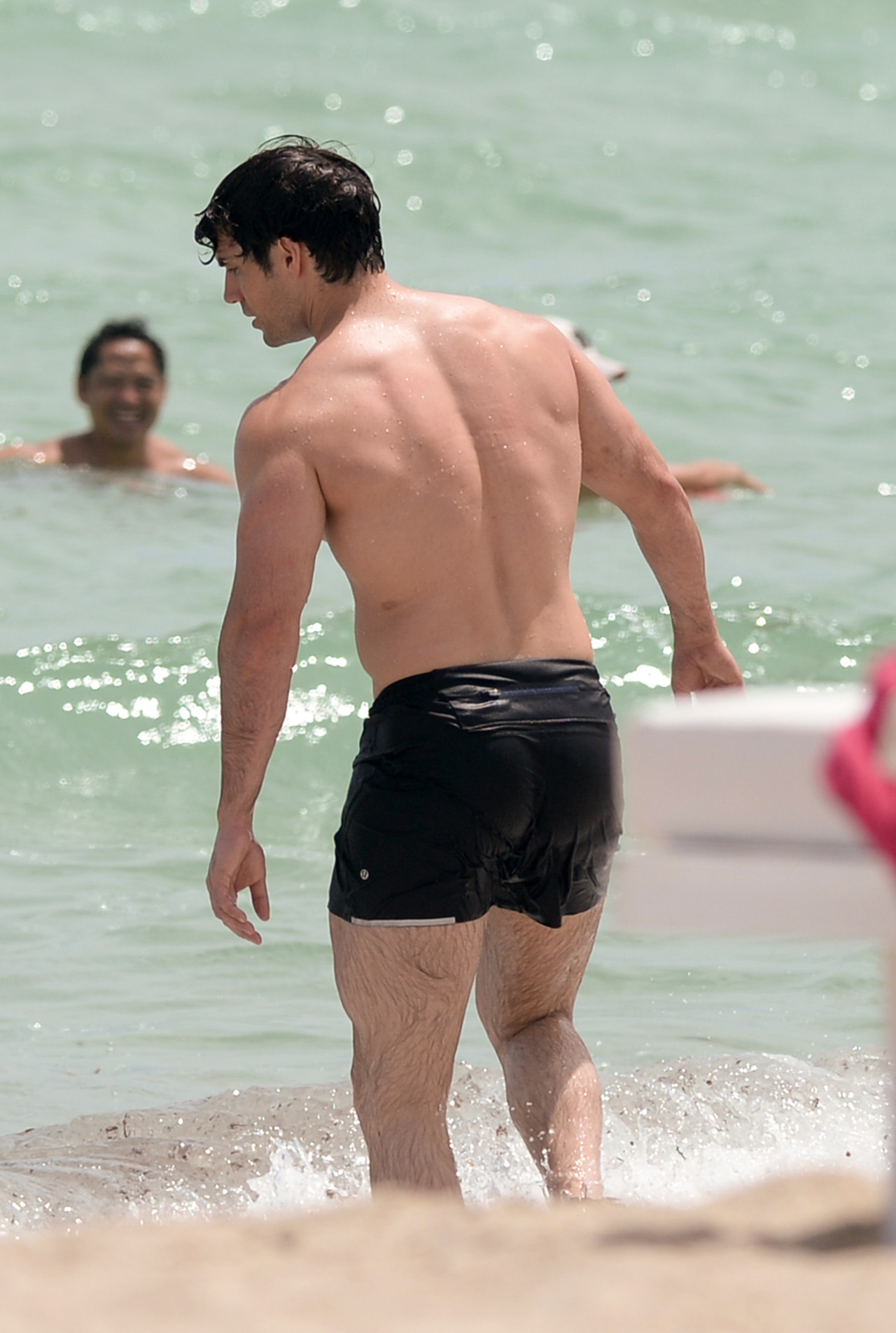 bootybulgeheaven:  rhiordan:  Henry Cavill via The Sun  Henry Cavill
