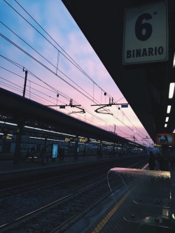 jacksterrz:  I will wait a train for hours with a sky like this.