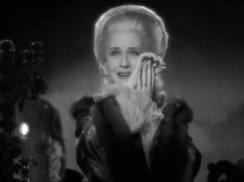 Count Axel von Fersen (Tyrone Power) takes leave of Marie Antoinette (Norma Shearer), the woman he l