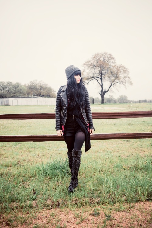 ericasmith33: www.jaglever.com/helicopter-over-austin/#more-10981Love this look!