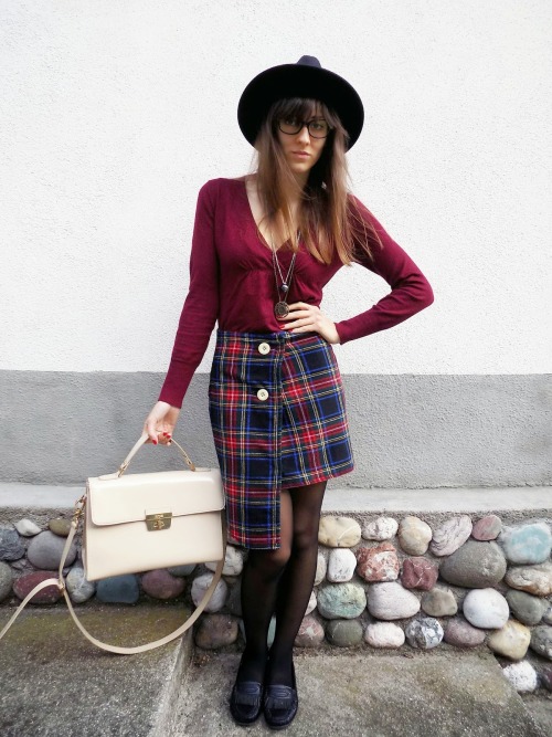 TARTAN (by Ylenia Moro) Fashionmylegs- Daily fashion from around the web Submit Look Note: To submit