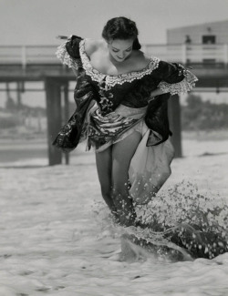 beforethecolon: Waves upon Linda Darnell.