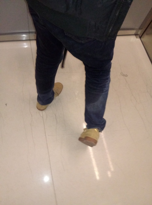 kissbg: Walking out of the University : the elevator As messed as wet as public