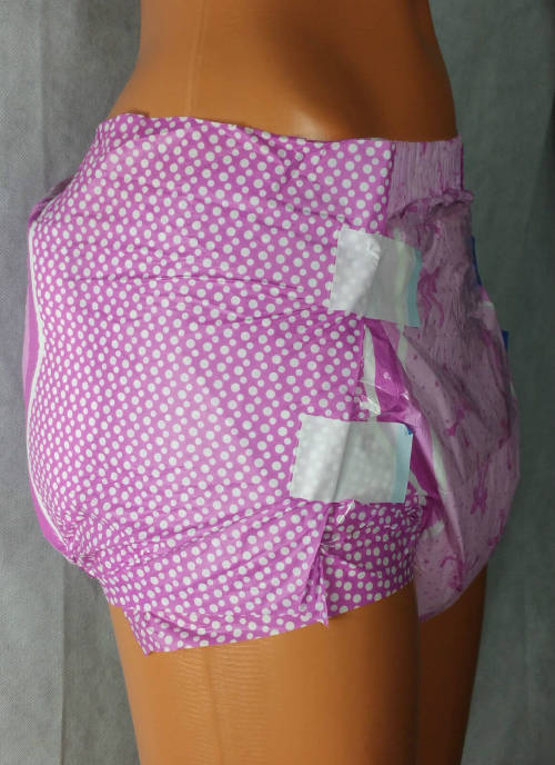 wearingclouds:  NEW DIAPERS AT www.WearingClouds.com! ALL PINK DIAPER special import from the UK. We are the FIRST US supplier to have these available! Go check out these awesome diapers and so much more! XOXOXO-The Wearing Clouds Team-   AHHHHH OMFG