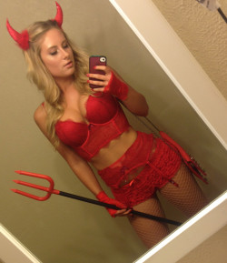 lafferspenthouse:  It’s halloween! let’s see those sexy costumes ladies! 