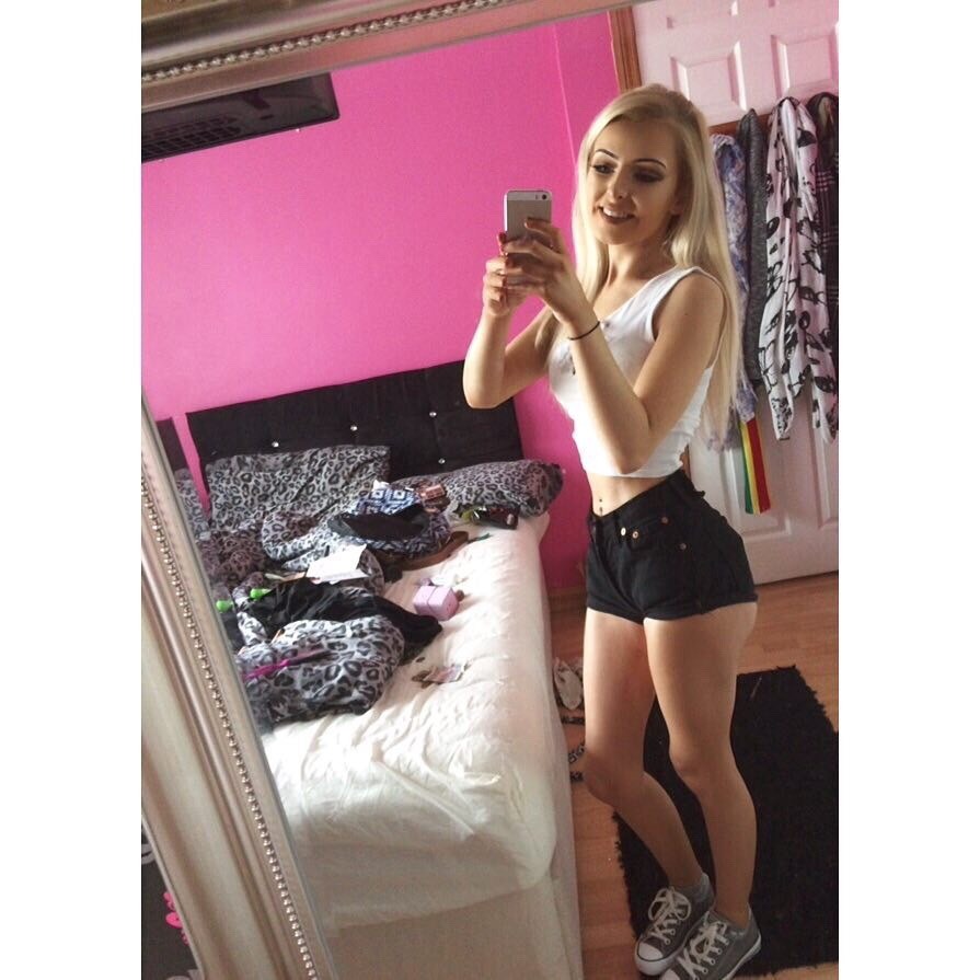 miteman48: johnathansimpson: Hot blonde slut luv this blonde cunt 