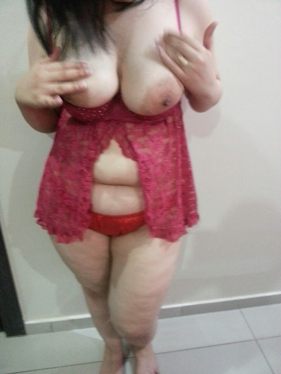 a-catwoman:  Titts in red color 