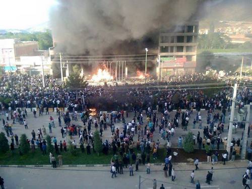 m4zlum:Heavy clashes between Kurds and Iranian Regime in Mahabad after 26-year old Kurdish woman, Fa