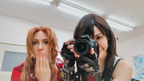 パシャパシャエアティ(*^p^*)Σpω･´)AerTi Photo Time!Tifa →​ @kleptocosAerith →​ @mabscosplay