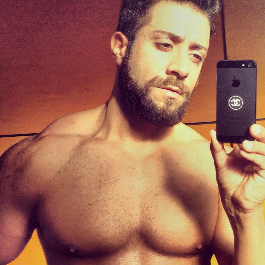 instaguys:  Guys with iPhones Source: gwip.me 