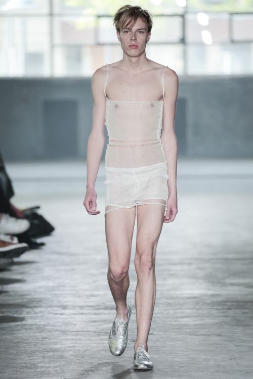 DESIGN: THERÉSE PALMHAGERPHOTO: TEAM PETER STIGTERMODEL: MIRO ALEKSEI HÄMÄLÄINEN