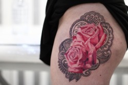 1337tattoos:  Pink roses with Mehndi design by Russ Bishop from TOKYOTATTOO, UKsubmitted by   Russ Bishop   