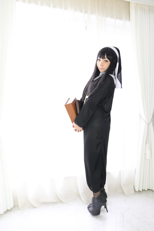 Cosplay Girl Higurashi Ran (Nun) 1