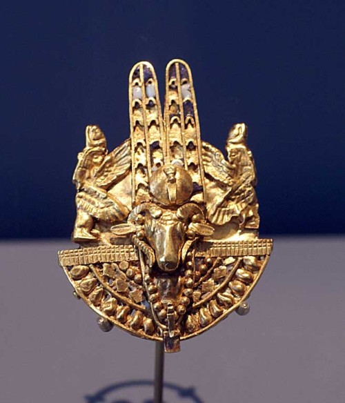 yeaverily: Shield-ring with Amun as crowned ram’s head from tomb of Queen Amanishakheto, Nubia