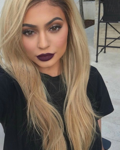 Kylie Jenner  Bold and sharp Makeup @kyliejennerfashionstyle @kyliejennerallday @kyliejennercandids 